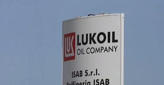 Италия постави рафинерията на руския петролен гигант „Лукойл” в Сицилия